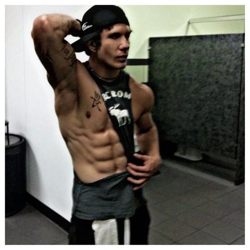 SiiMpLyShRedded's profile picture. 