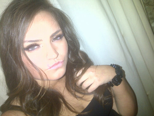 famrealjac's profile picture. Professional Hairdresser of 5 years , live laugh love a lot ♥