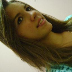 Eu sou uma nina q tem 14 anos,canceriana sou ciumenta,sou briguenta,eu sou carinhosa eu sou amoroza eu sou amiga,eu?eu sou unica.=P