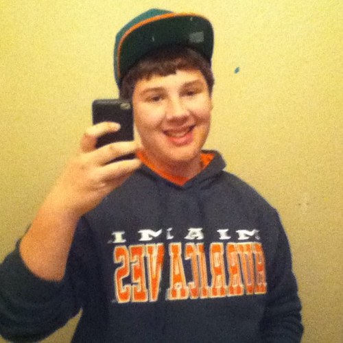 Im Aaron. I like rap. I like sports. I esepically like miami hurricanes!!!! Follow me  i follow back!