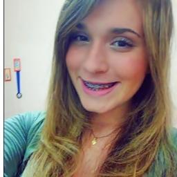 Paulistana,Estudante,Sonhadora!apaixonada por Deus, familia,amigos,musica.Pela Vida!.Pois alegria não está nas coisas mais sim está em nós.
Vivendo,aprendendo!
