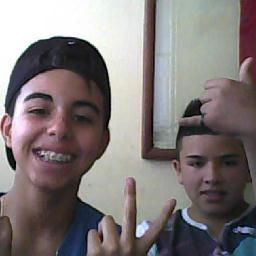Soy alegre eso creoo :D Me gusta salir con mis amigoos ;D y salir mucho a divertirme jeje :$