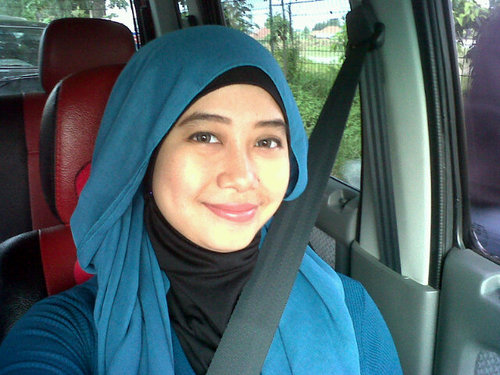 a happy mommy who always fallin love with her family
