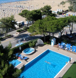 Hotel 4 stelle a #Lignano Sabbiadoro
Situato in privilegiata posizione frontemare, dominante la splendida spiaggia di #Lignano