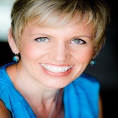Mari ‘like Ferrari!’ Passionate Social Media Speaker | Author 'The New Relationship Marketing' & 'Facbook Marketing: An Hor A Day' | Bubbly Scottish-Canadian!