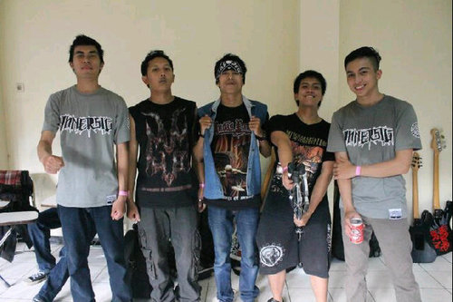 @DvreBruckner-Vocal|@Sahirul_Verden-Drum|@inotkurniawan-Guitar|@royardian24-Guitar|@RonnieSnares-Bass|CP:08986353666 http://t.co/JUjG9Olsaj