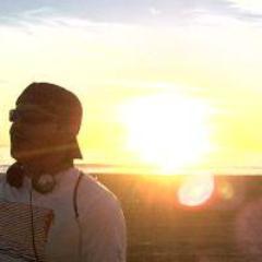 I am fun and amazing. I choose to be happy and I am great person. So let's start twitting about our lives. :)
