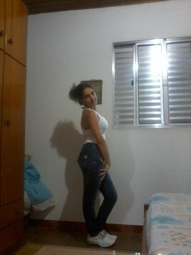 amo a minha filha sou uma pessoa muito alegre e muito irritante tambeem e amo ser assim....