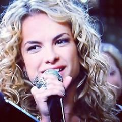 CARINHO,AFETO,AMOR,RESPEITO,ESSAS E MUITAS OUTRAS COISAS SÃO SENTIDAS POR UM AMOR DE FÃ,AQUELE AMOR INESPLICAVEL  AMOR POR @LUA_
BLANCO
