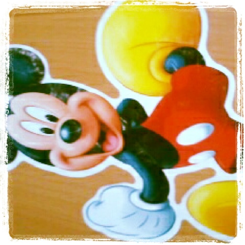 hey guys if u follow me I will follow u back I hope u like the tweets I post thanks :)