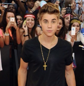 REAL BIG justin fan! Follow my for al that you want to know about justin