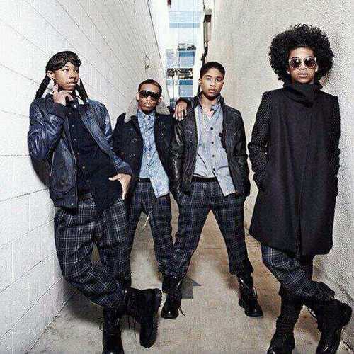 This is a mindless behavior fan page and we support MB 100%. So if you don't love MB then get the steppin!!!