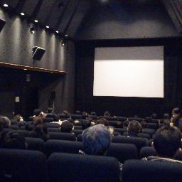 映画館だいすき。いろんな映画館でそれぞれの映画体験があるって面白い。えっ、こんな映画館もあるのか、そんなふうに楽しめるのか、というサプライズとささやかな幸せがいいんですよ～