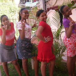 Amo praia , musica , sou alegre
e muito feliz