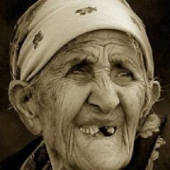 Жена Достоверкина. Гадаю на простокваше и какао. Снимаю порчу и наветы. Толкую сны и взгляды. Троллей - в духовку!