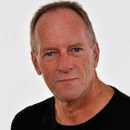 Hallo, ik ben Barend Hoekstra.
Ik ben fotograaf en beeldend kunstenaar,
ik hou van kunst maken en van kunst kijken.