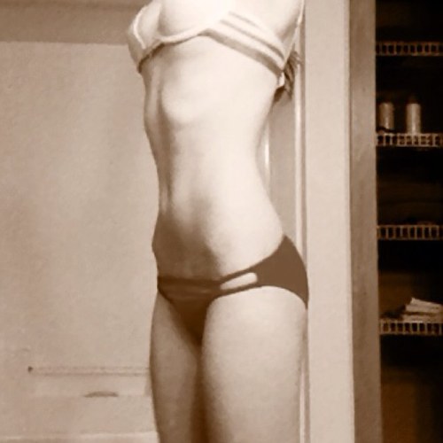 “We turn skeletons into goddesses and look to them as if they might teach us how not to need.”
5'7 CW: 107 GW: 99 UGW:85