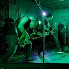 Power trio de Metal/Hardcore de Salvador - Bahia- Brazil.
Contatos: eldoluiz@gmail.com http://t.co/p5s4aMlw