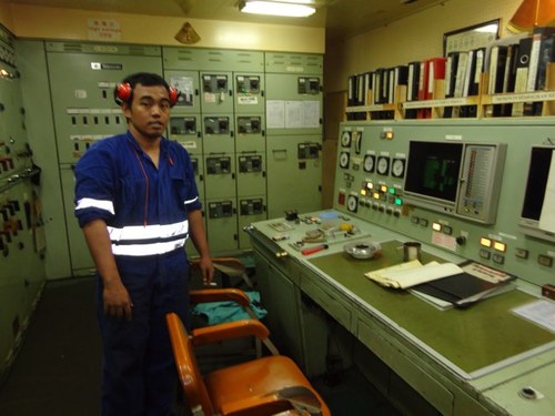 i like music,LIVERPOOL FC fans ,BLINK 182,member of BIGREDS,ENGINEER end pelaut(seamen) is my job.