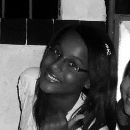 com meu jeito muito legal aranjei irmãs @karllagabrielly e @tayllanascyment . 
e o nosso lema é, tudo preto no branco tiw !