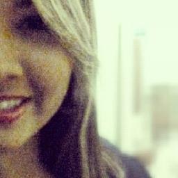 Flamenguista , determinada e otimista , eis minhas principais qualidades x)  Ser feliz é sim uma escolha , e eu escolhi ser . . .