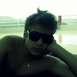 A maldade bate no meu peito e volta pra quem me desejou transformada em energia positiva e amor. ☮