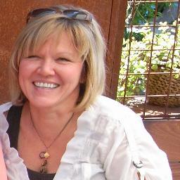 Senior Production Manager at McMurry/TMG. 1 husband & 4 dogs. Love dogs, cooking, architecture & designing jewelry http://t.co/PhwQyuQC