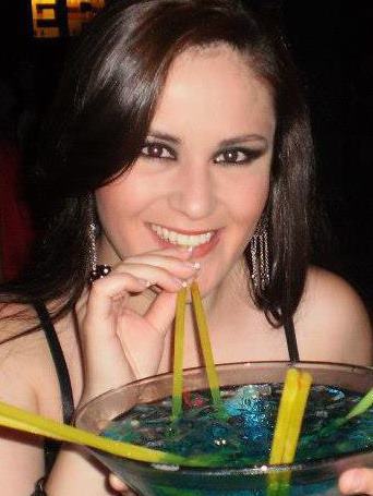 La vida puede ser comprendida mirando hacia atras... Pero sólo puede ser vivida mirando hacia adelante!!!!! =)