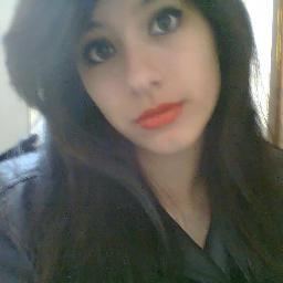 amo O Senhor dos Anéis, Harry Potter, Star Wars, comida, dormir, rock, desenhar, animes e escrever sátiras.Sou feia, mas sou legal...mentira não sou legal