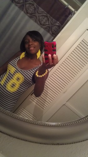 tired of the fake ass ppl in the world. niggas tht dnt knw how to grown the fuk up and hoes fukin other women's man Damn..