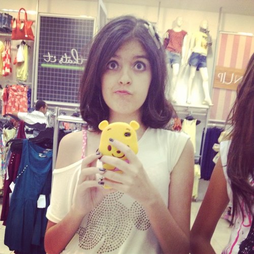 Melissa, 14 anos, ama foto, musica e comida :3 selenator segue me fc @owselenuurr