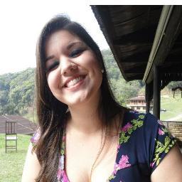 23 anos, cristocêntrica, Misael, família, amigos, Escoteen, Direito, campo, praia, música, pizza, vermelho, fé, amor, amizade, vida, Jesus Cristo..
