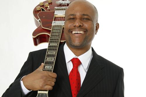 Produtor Musical,Arranjador,Musico e Vocalista. Contato: 3407-7871