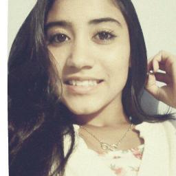 Estudante,14 Anos. 
      Curto Rock, Ando de skate, Jogo videogame, e ñn deixo de ser Mulher!