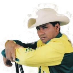 eu sou cantor gospel, e tenho um grande prazer em falar do amor de Deus em minhas canções por todo o mundo. em diferente de credo religioso ass;alvaro do amaral