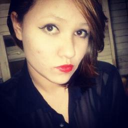 Sou a garota IMPERFEITA, que ama se apaixonar, que adora o colo dos amigos \ me segue tbm na @KelenTavares_ / esse aqui é (reserva);*