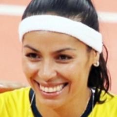 fã de vôlei, especialmente da Paula Pequeno e da Sheilla.