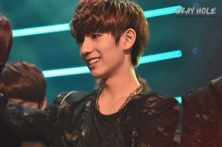 อันยอง~ ผมโนมินวูมันเน่วงบอยเฟรนคับคุยสนุก น่ารัก ขี้เล่น(แต่ไม่เล่นขี้) ตลก ปากหวาน(?)  ฟลอมาคุยกับผมได้ครับแล้วแล้วคุณจะไม่ผิดหวังครับ*ขยิบตา*