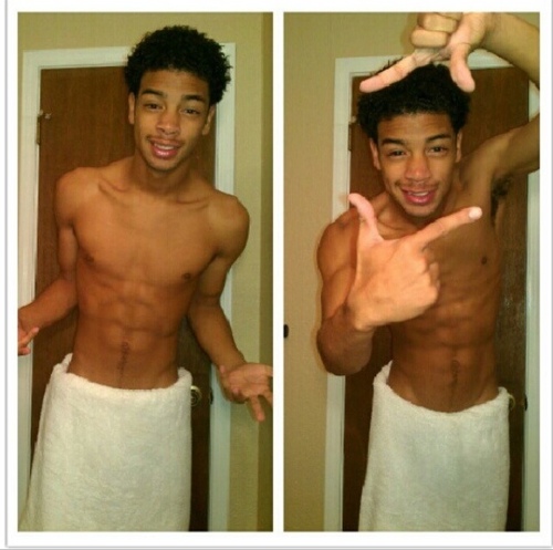 Skinny black nigga with tats. ✌