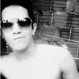 '' 18 Anos.Namorando,Boylieber,Bruno Mars, Amando a vida do jeito que Deus vai me guiando ''  
 '' Nothing Like Us ,Nothing Like you and Me'' JB ' 3