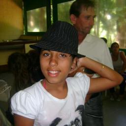 Gosto muito de musica, sou teimosa sim mais tenho  minhas razoes para isso , posso dizer que sou um pouco REBELDE.
