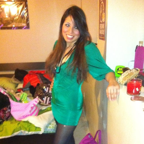 I'm a Mommy! Down to earth & living life to the fullest. love new friends :)