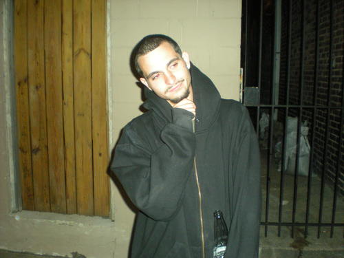 wats up my name is Sal i live in philadelphia pa, i'm 22y/o i have a 2 year old daughter named Sarenity, uuuummmm i'm pretty much into everything