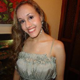 Nina. 21 anos. Livros. Cachorros. Música. Personagens fictícios. Futura escritora.