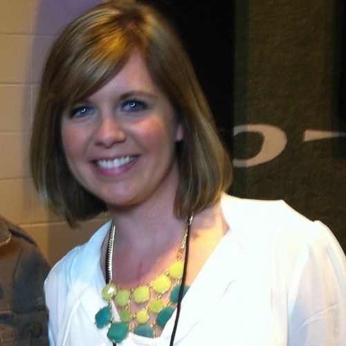 -- no-fuss mom, cheerleading wife, crafty entertainer --