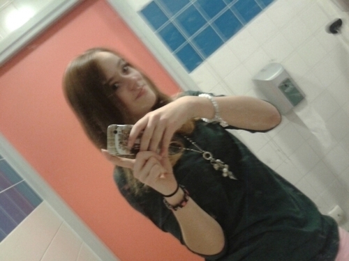 nichie @evadirectioner ~ siss @Britxxx6 ~ #TeamToshya !! 14 jaar ~ CDF Mavo 2c seeing 1D 03-05-13 :) Love One Direction