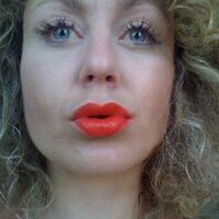 helen woollams (@hellavagirl1) 's Twitter Profile