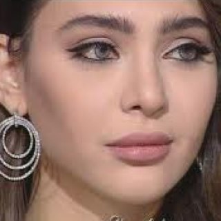 هادئه .. وجنوني خاص بي ! متذوقه للشعر واعشقه !!