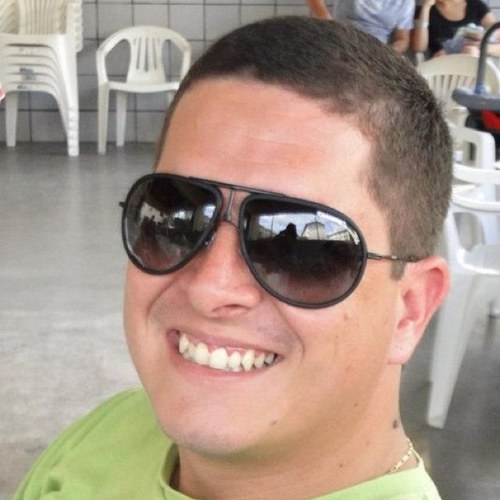 Advogado, interesssado em utilizar essa ferramenta para encurtar distância com amigos e familiares e fortalecer a cidadania através da união...