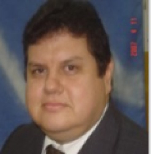 Licenciado en Educación y Analista de Sistemas, geek, padre y esposo. Amo la naturaleza y la vida simple; comprometido con la educación, detesto la impunidad.
